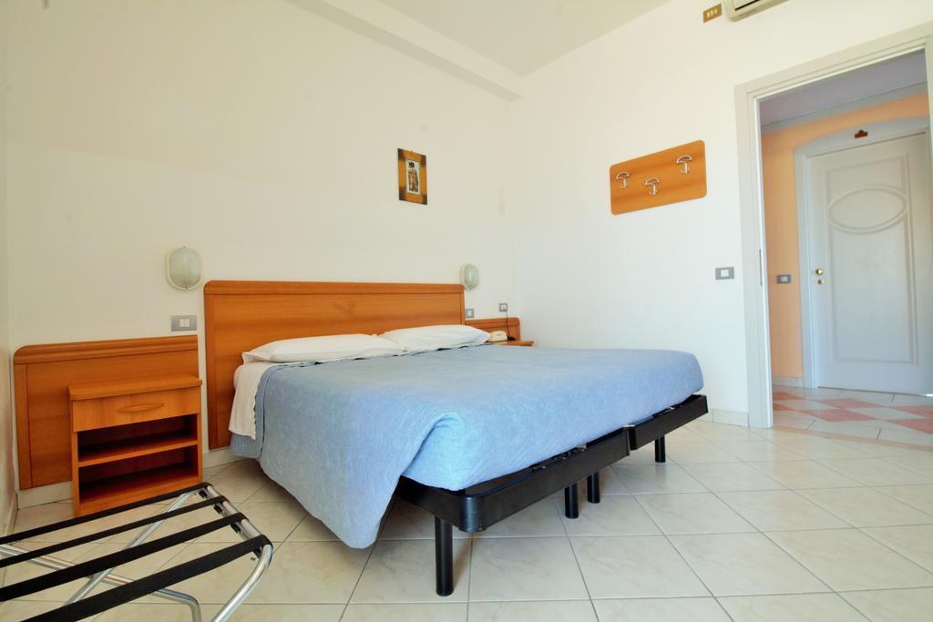 Hotel Casadei فانو الغرفة الصورة